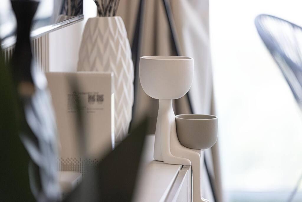 Appartamento Chic 2 Bed Near Trade Centre With 5 Star Amenities Dubai Esterno foto