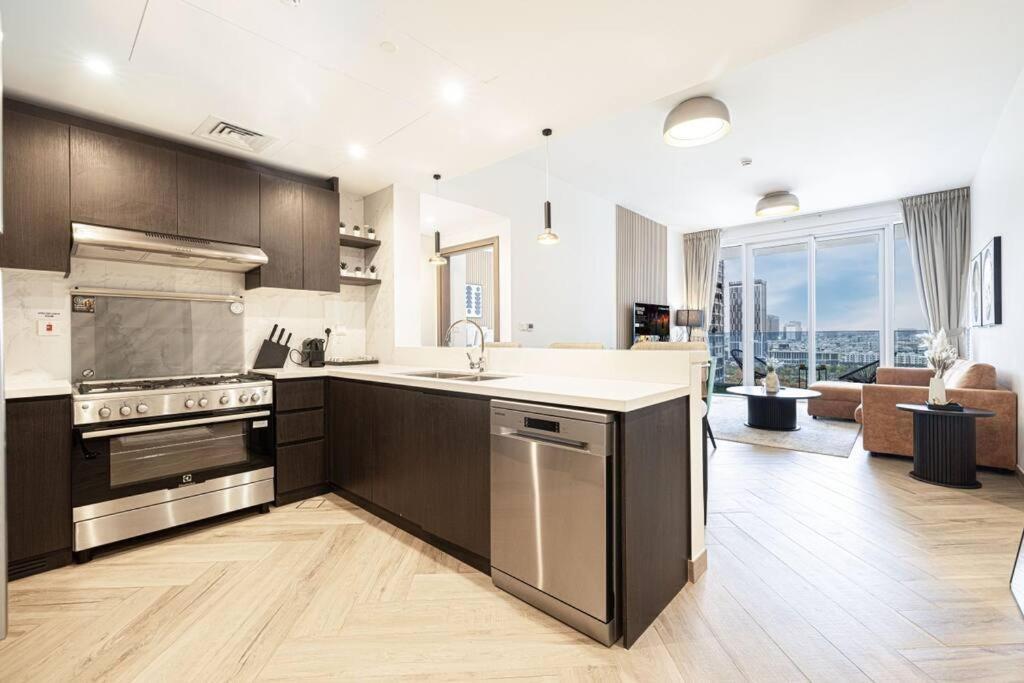 Appartamento Chic 2 Bed Near Trade Centre With 5 Star Amenities Dubai Esterno foto