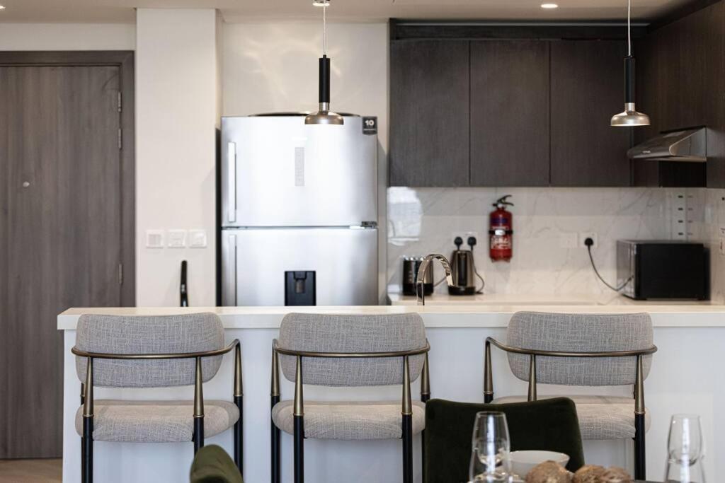 Appartamento Chic 2 Bed Near Trade Centre With 5 Star Amenities Dubai Esterno foto