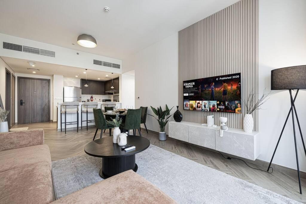 Appartamento Chic 2 Bed Near Trade Centre With 5 Star Amenities Dubai Esterno foto