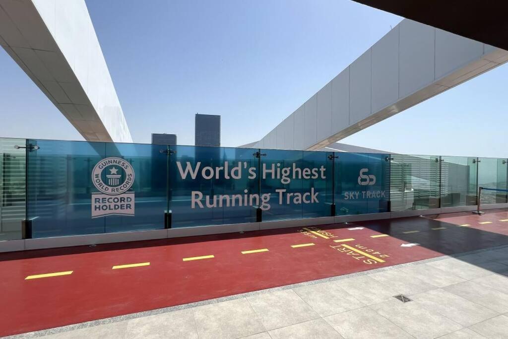 Appartamento Chic 2 Bed Near Trade Centre With 5 Star Amenities Dubai Esterno foto