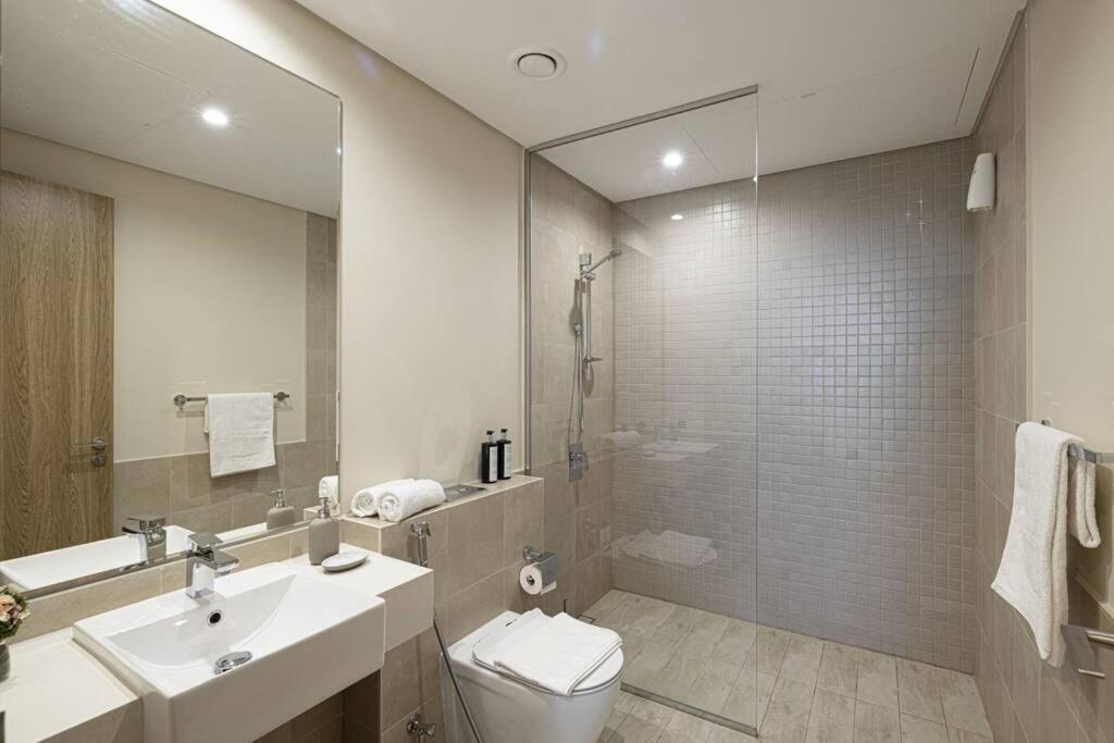 Appartamento Chic 2 Bed Near Trade Centre With 5 Star Amenities Dubai Esterno foto