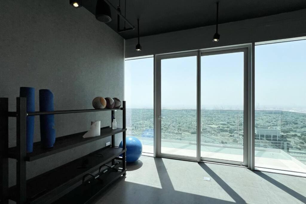 Appartamento Chic 2 Bed Near Trade Centre With 5 Star Amenities Dubai Esterno foto