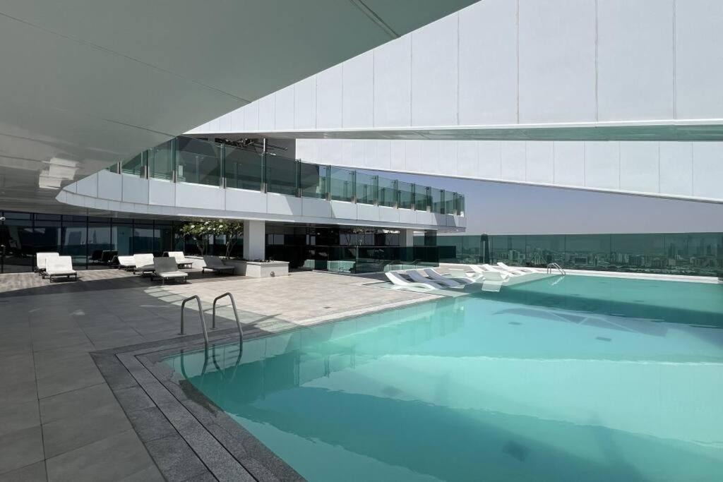 Appartamento Chic 2 Bed Near Trade Centre With 5 Star Amenities Dubai Esterno foto
