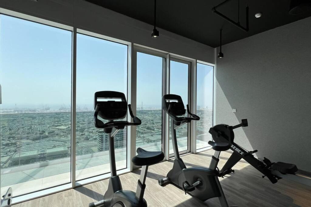 Appartamento Chic 2 Bed Near Trade Centre With 5 Star Amenities Dubai Esterno foto