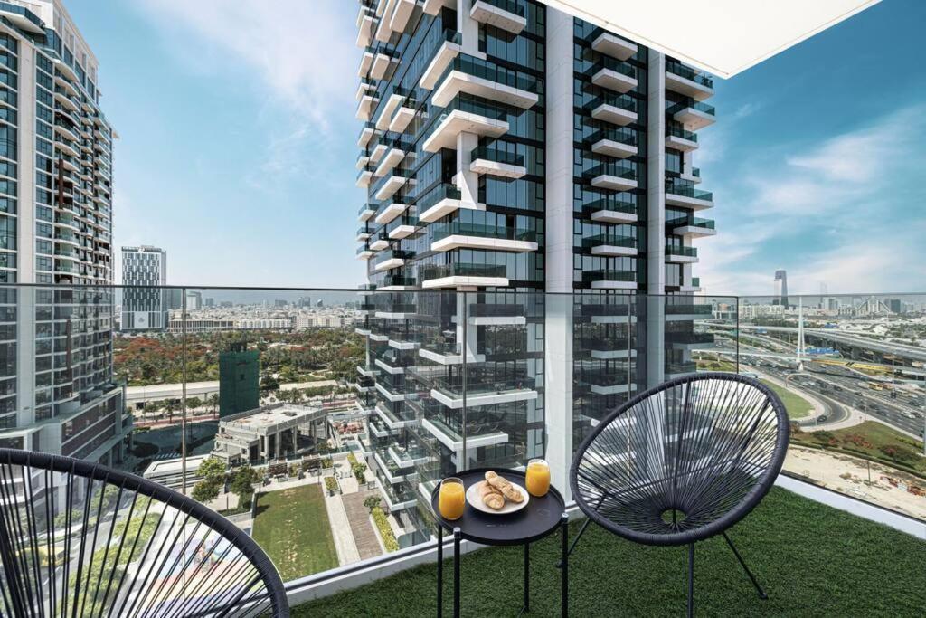 Appartamento Chic 2 Bed Near Trade Centre With 5 Star Amenities Dubai Esterno foto