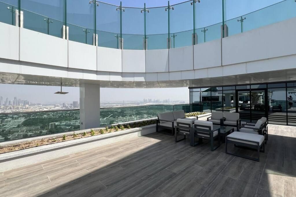 Appartamento Chic 2 Bed Near Trade Centre With 5 Star Amenities Dubai Esterno foto