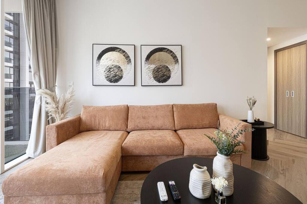Appartamento Chic 2 Bed Near Trade Centre With 5 Star Amenities Dubai Esterno foto
