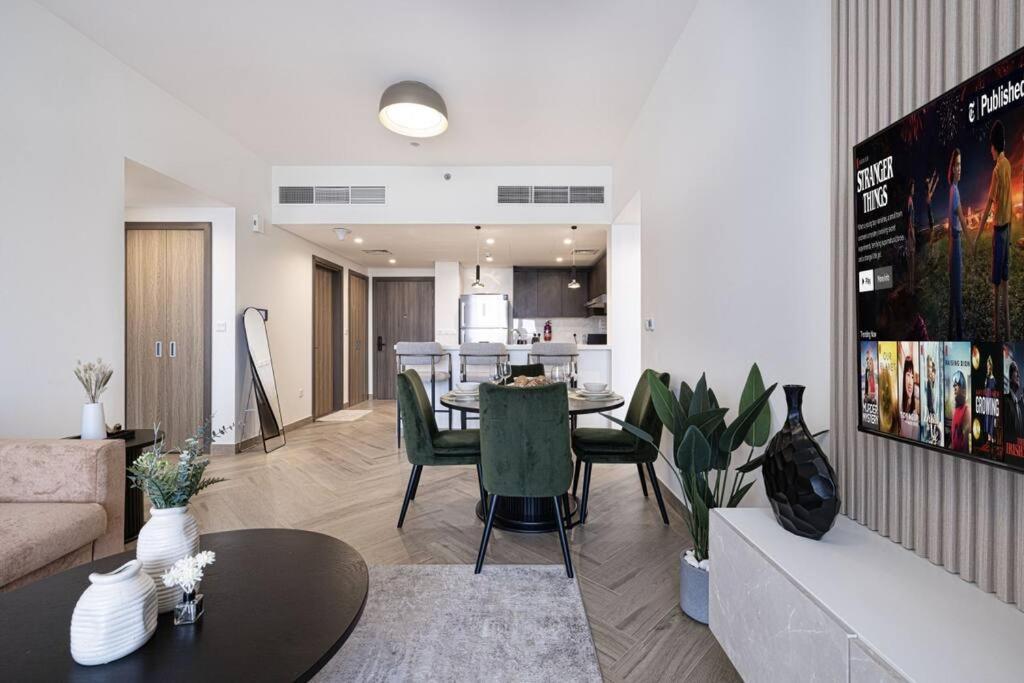 Appartamento Chic 2 Bed Near Trade Centre With 5 Star Amenities Dubai Esterno foto