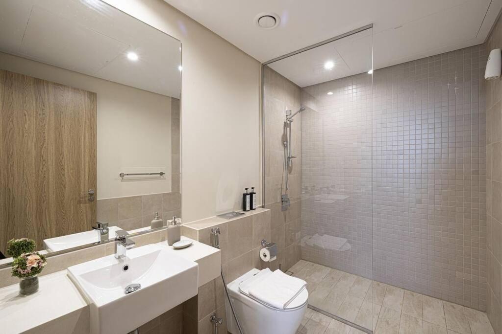 Appartamento Chic 2 Bed Near Trade Centre With 5 Star Amenities Dubai Esterno foto