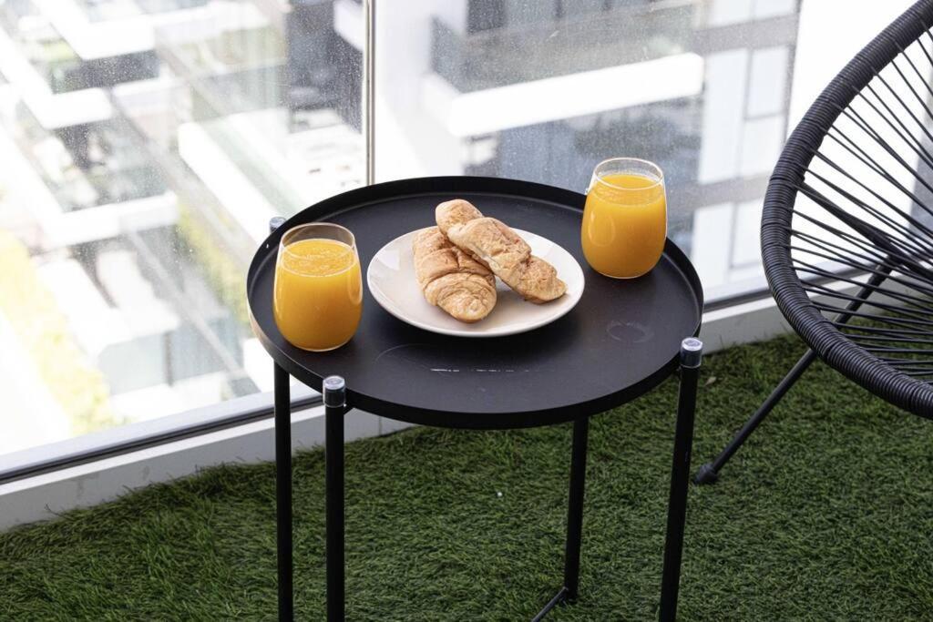 Appartamento Chic 2 Bed Near Trade Centre With 5 Star Amenities Dubai Esterno foto