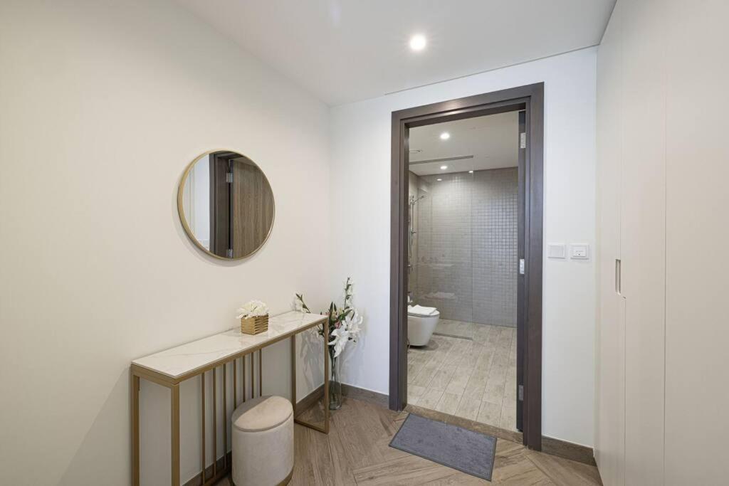 Appartamento Chic 2 Bed Near Trade Centre With 5 Star Amenities Dubai Esterno foto