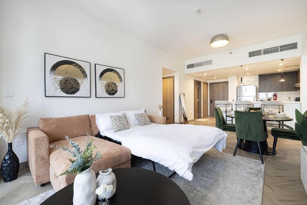 Appartamento Chic 2 Bed Near Trade Centre With 5 Star Amenities Dubai Esterno foto