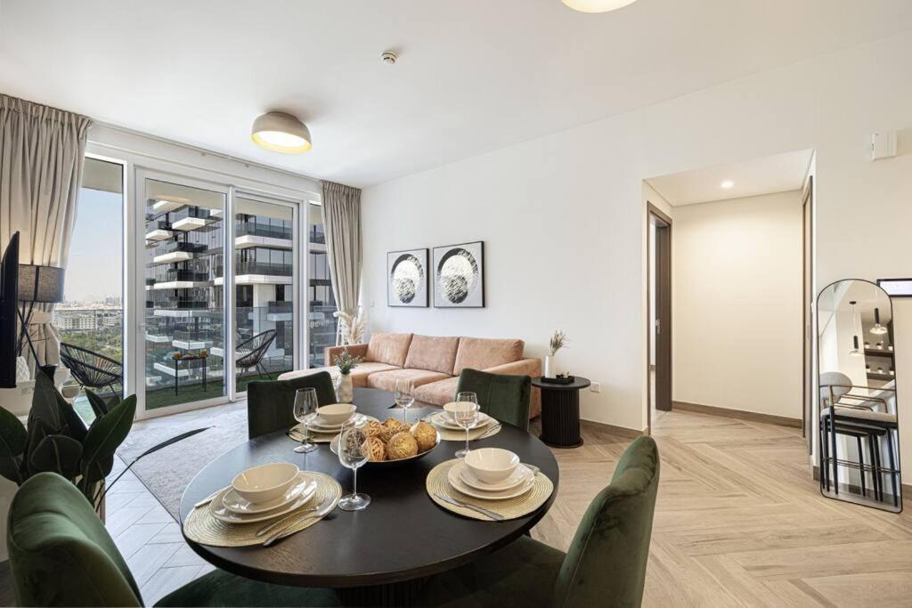 Appartamento Chic 2 Bed Near Trade Centre With 5 Star Amenities Dubai Esterno foto